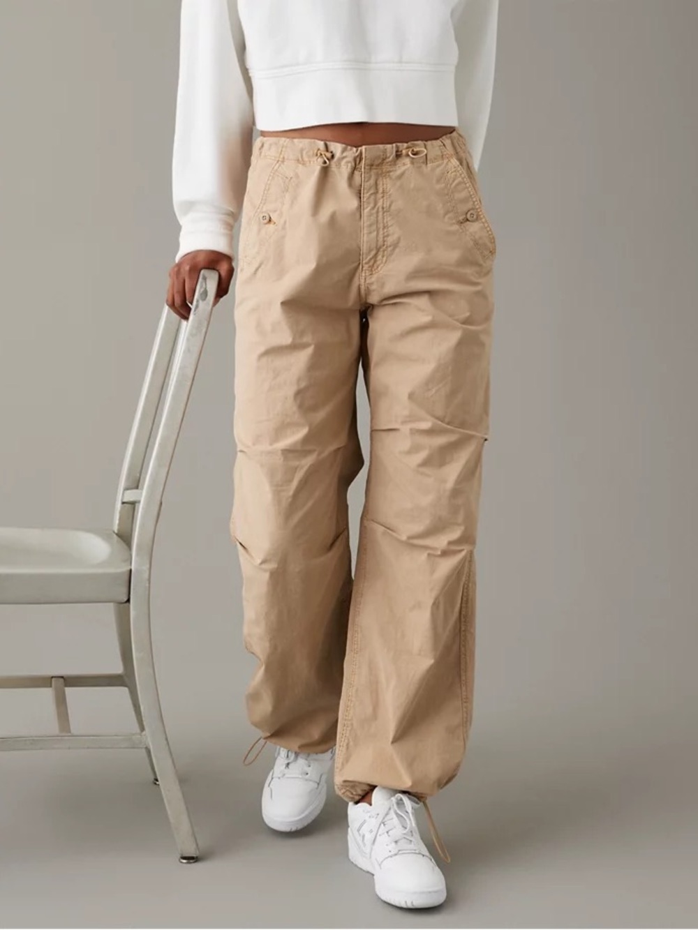 American Eagle Snappy Stretch Low-Rise Baggy Parachute Pants in Beige Tan Brown